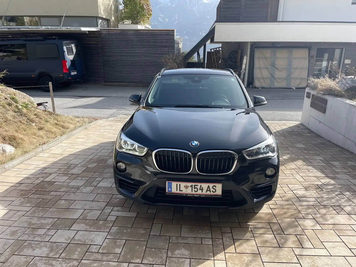 BMW X1 X1 xDrive18d Sport Line Aut. Sport Line Schwarz - 1