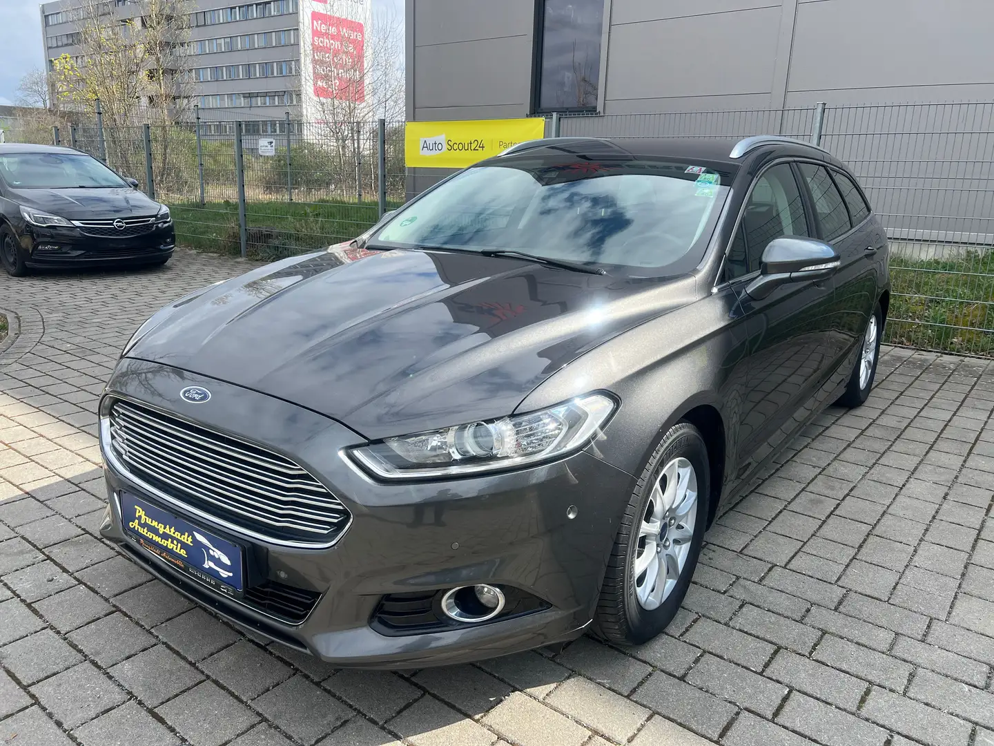 Ford Mondeo Titanium/2Hand/TÜVNeu/Navi/AnhängerKupplung Grijs - 1