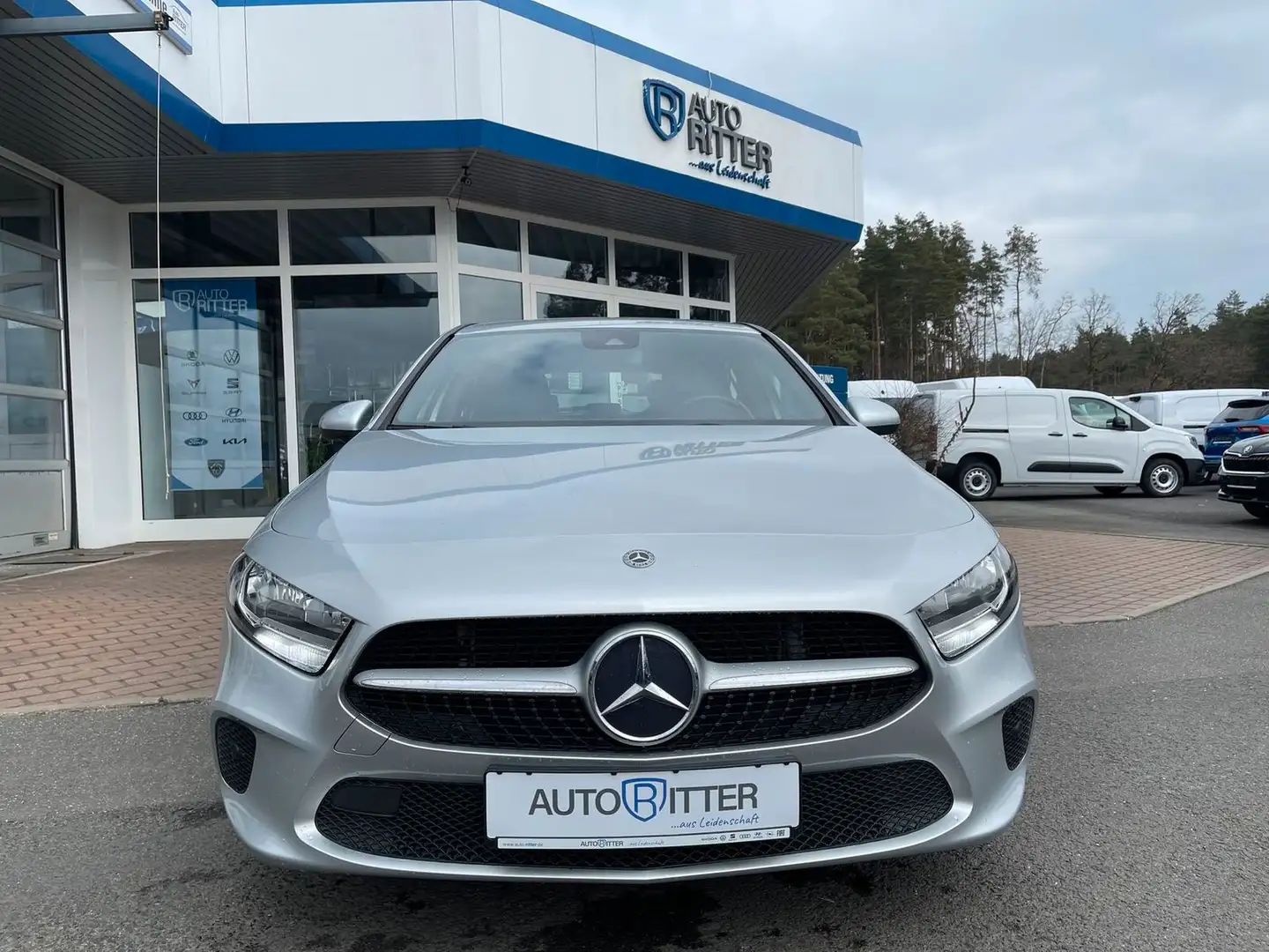 Mercedes-Benz A 200 Navigation|Leder|SHZ|PDC Argent - 2
