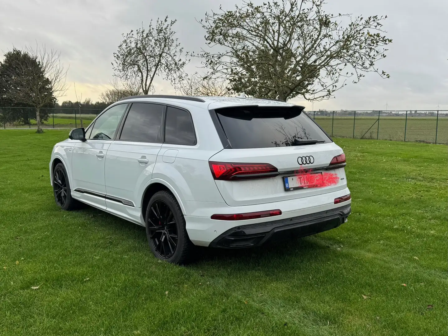 Audi Q7 60 TFSI S Line 462 PK FULL FULL Wit - 2