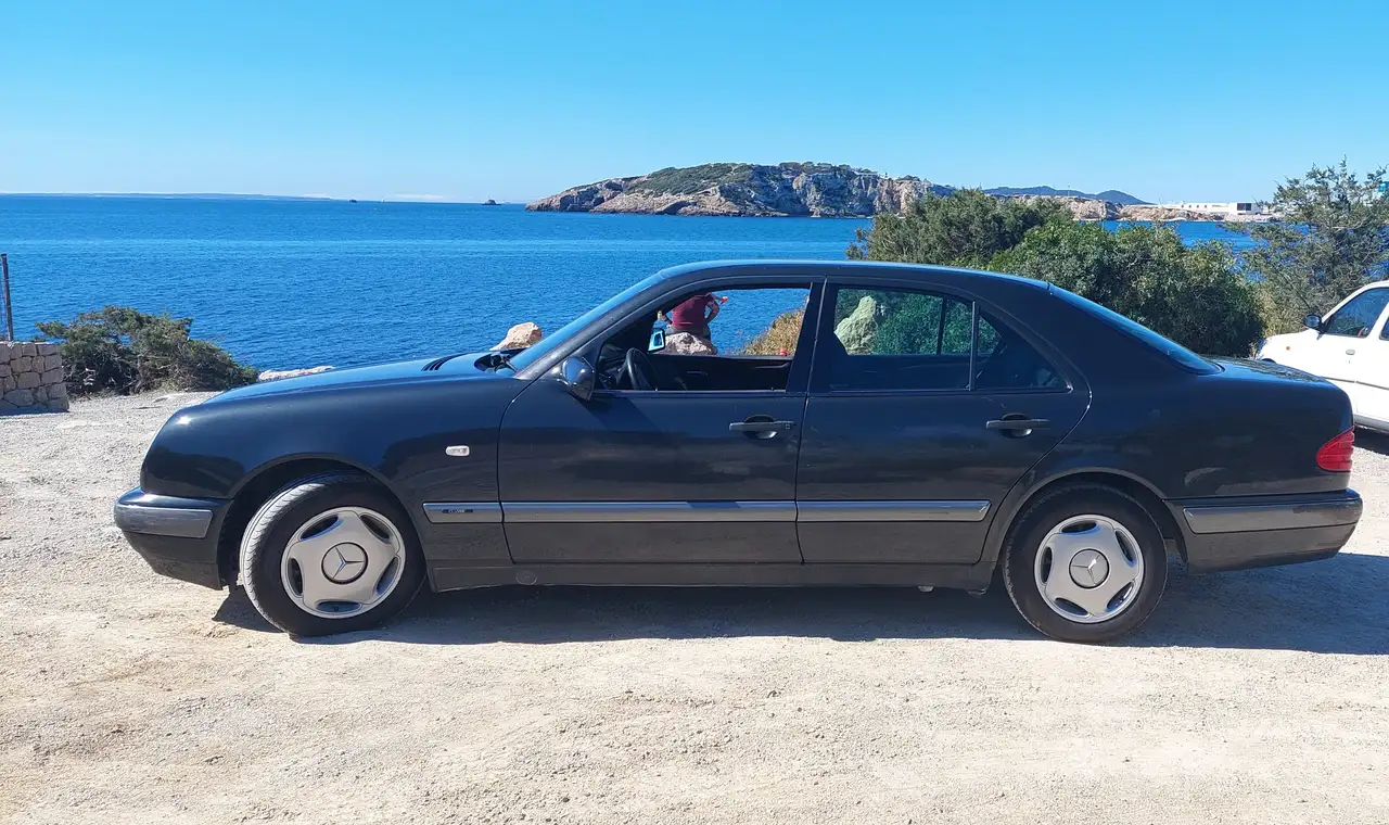 Mercedes-Benz E 220 Diesel – W210, foto 2