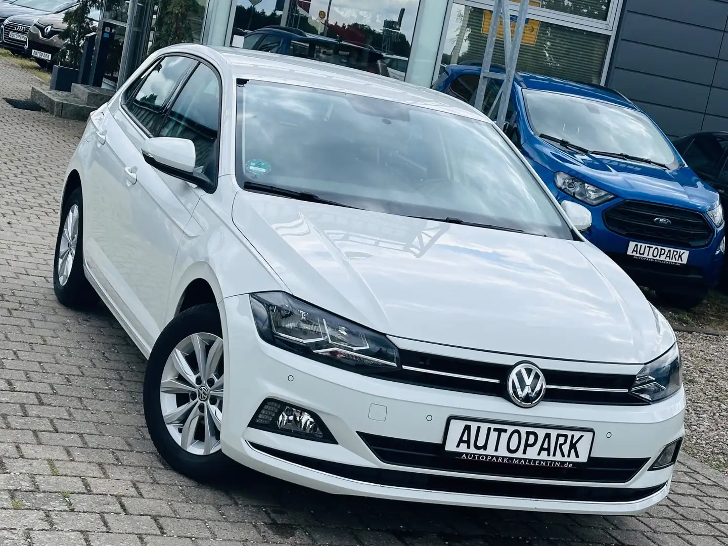 Volkswagen Polo VI Highline *SHZ*DSG*TEMPOMAT* bijela - 1