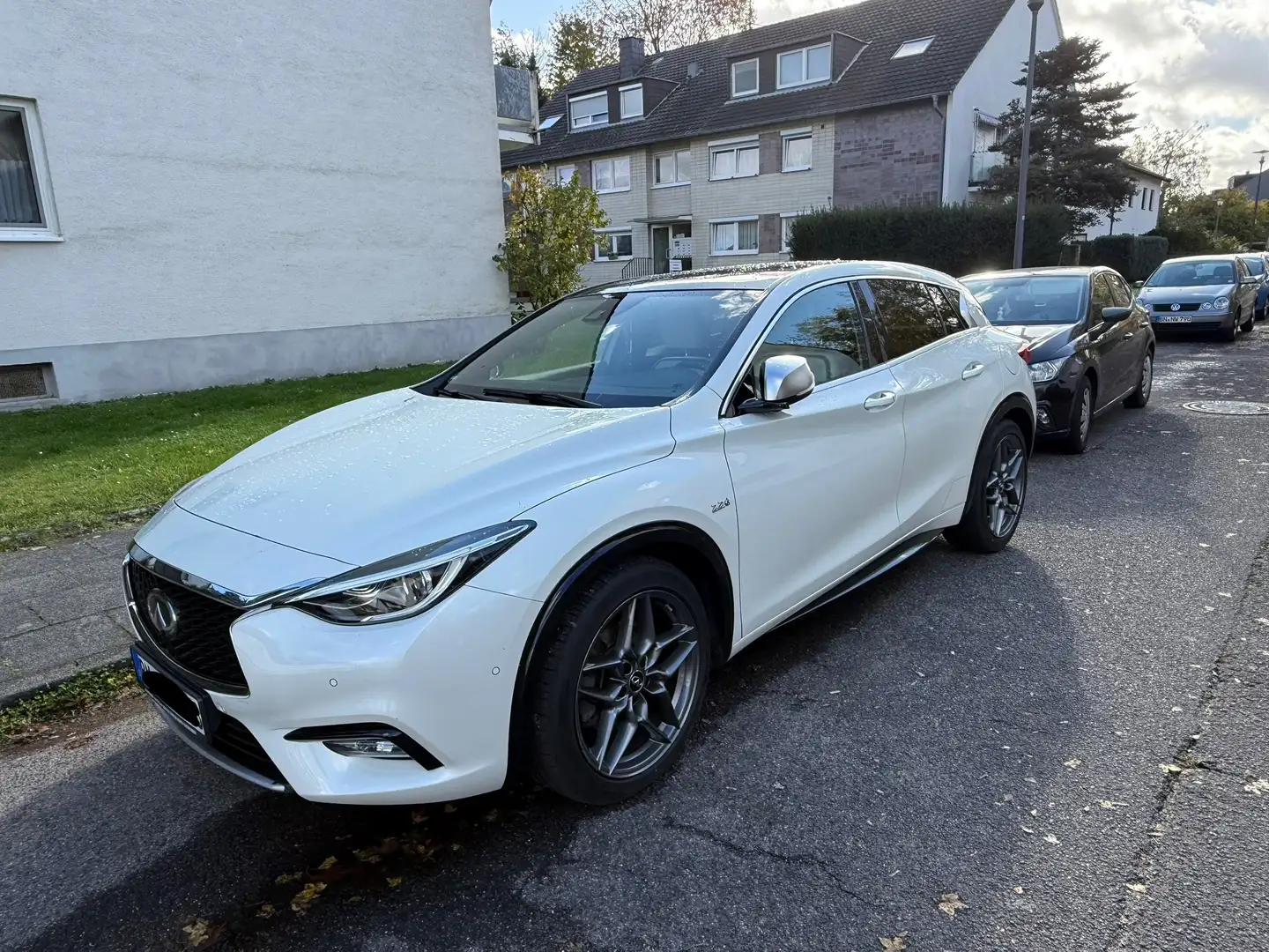 Infiniti Q30 Q30 2.2d DCTPremium Tech Gallery White Weiß - 1