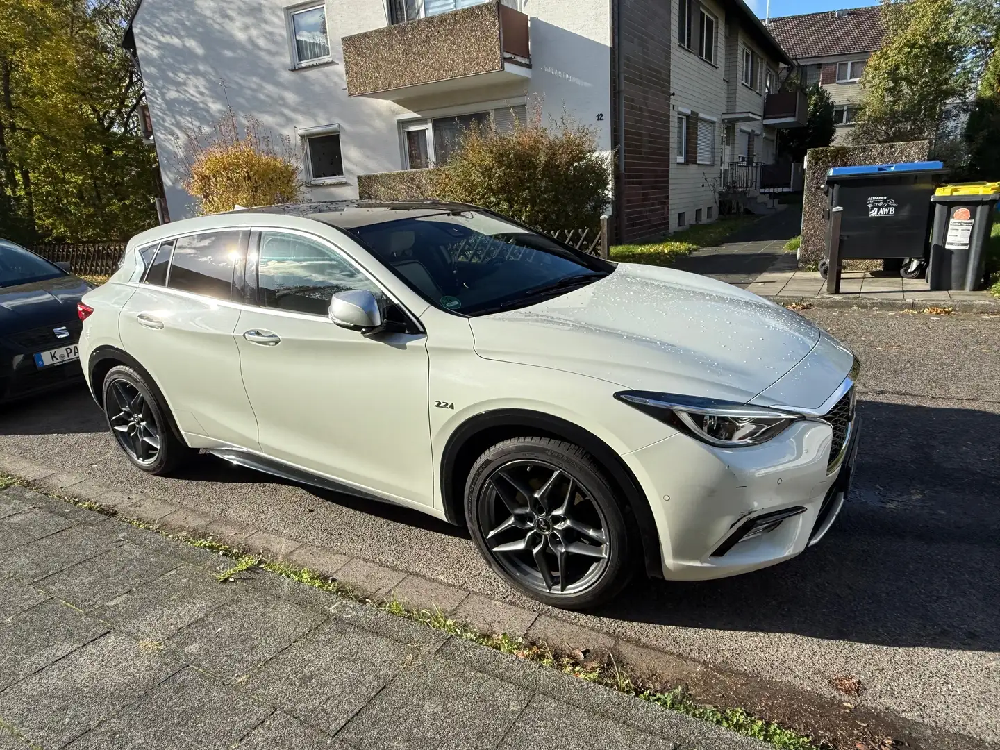 Infiniti Q30 Q30 2.2d DCTPremium Tech Gallery White Weiß - 2