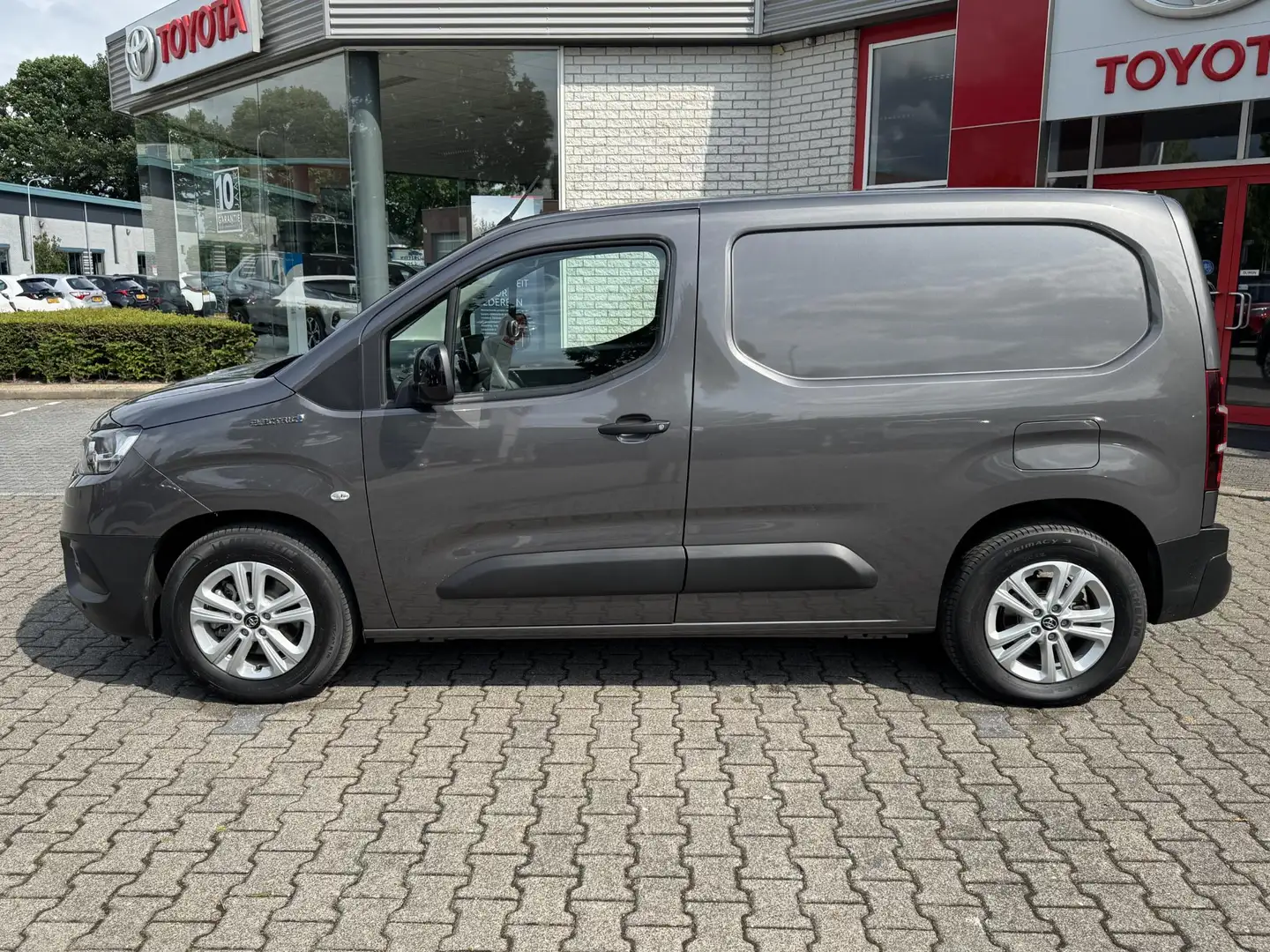 Toyota Proace City FIRST EDITON 50KWH ELECTRIC NL-AUTO 1E-EIG APPLE/A Grijs - 2