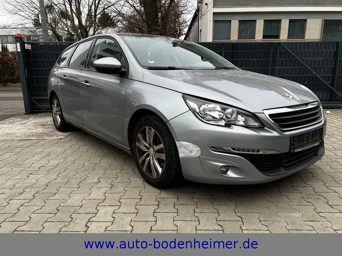 Peugeot 308 SW 1.6 BlueHDi 120 BusinessLine·Panoramadach Grau - 1