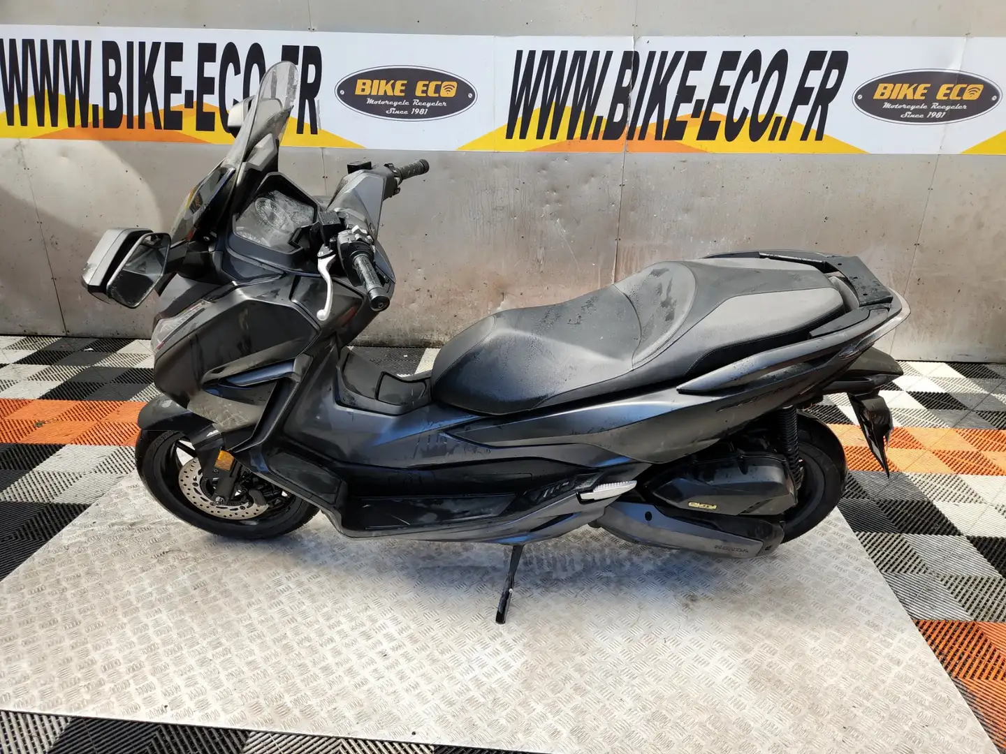 Honda Forza 125 Gris - 2