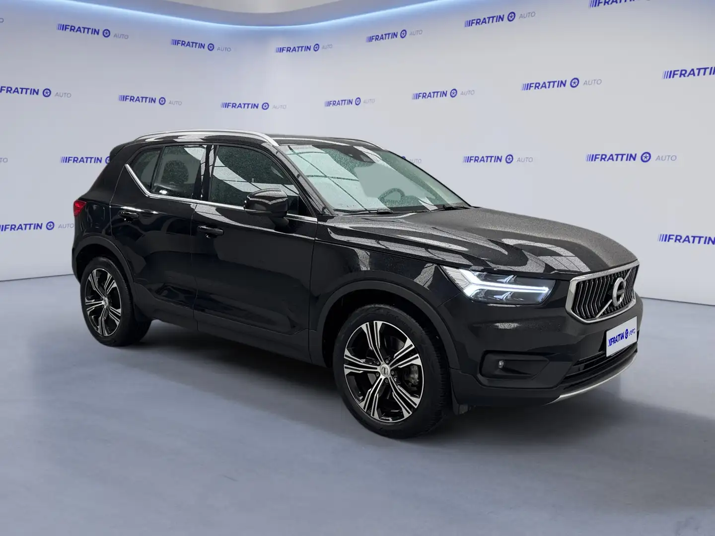 Volvo XC40 T5 Recharge Plug-in Hybrid Inscription Schwarz - 2