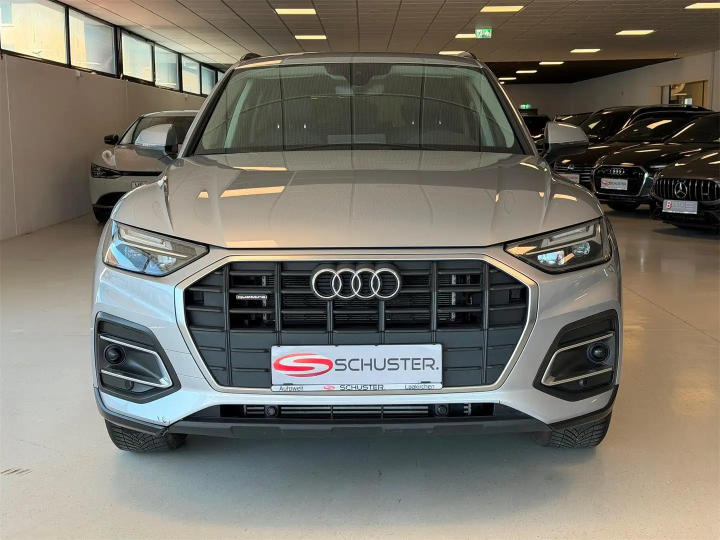 Audi Q5 50 TFSI e PHEV quattro Silber - 2