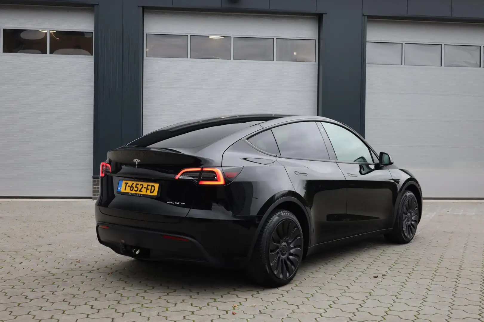 Tesla Model Y Long Range AWD 75 kWh Trekhaak Elek Klep Zwart - 2