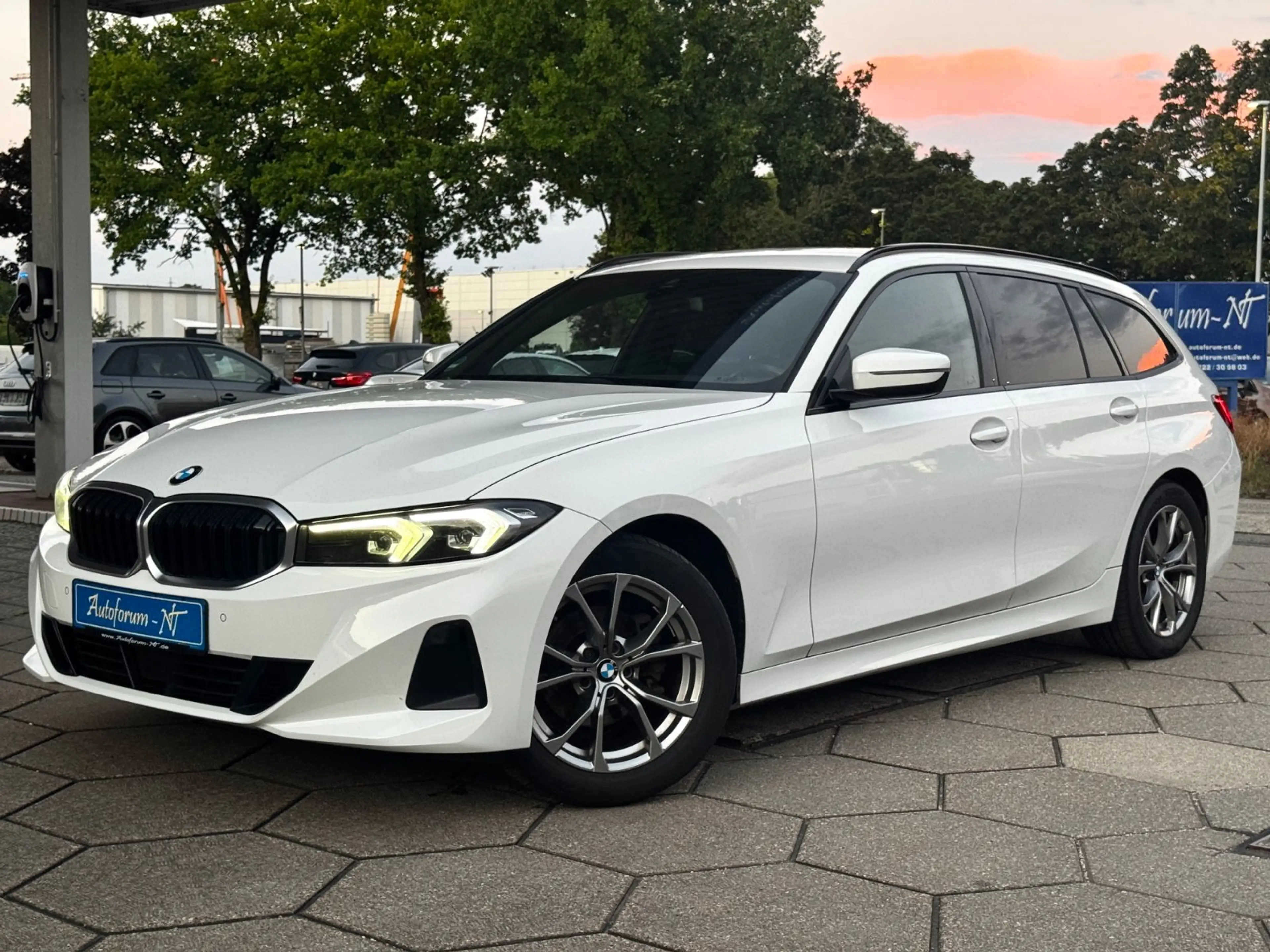 BMW 318 d Touring SPORT/HUD/ACC/AKUSTIKGLAS/AHK — photo 5