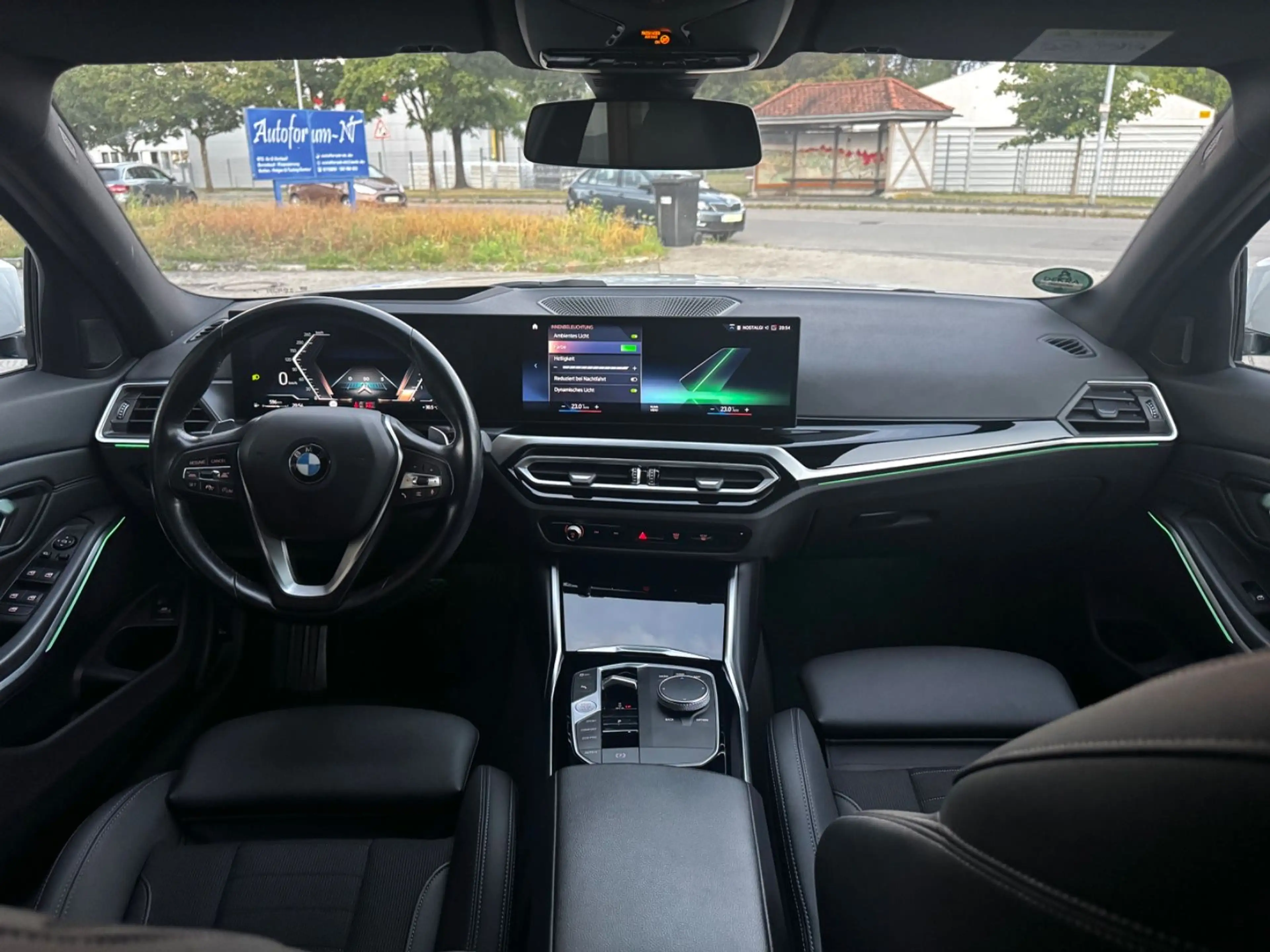 BMW 318 d Touring SPORT/HUD/ACC/AKUSTIKGLAS/AHK — photo 13