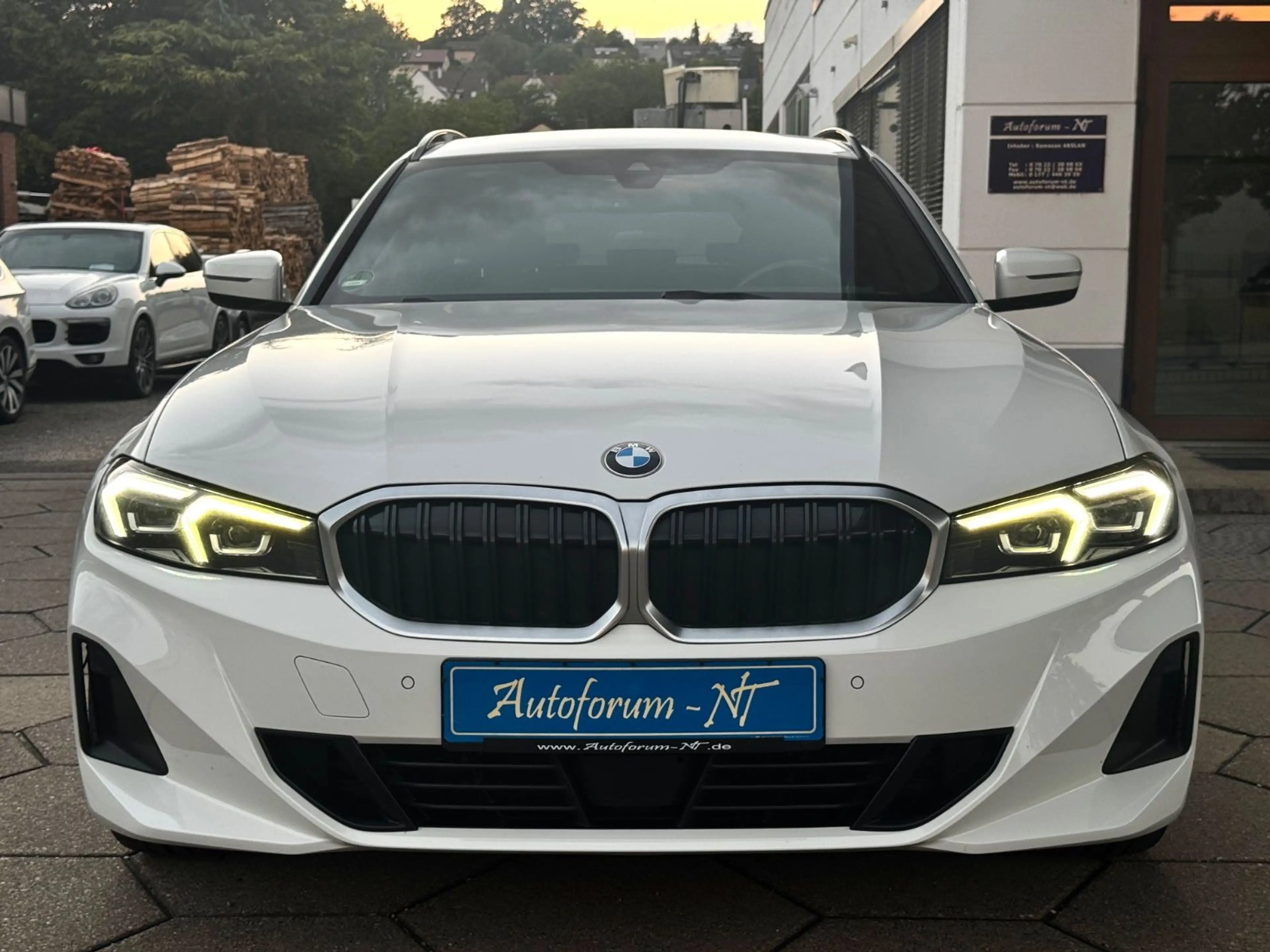 BMW 318 d Touring SPORT/HUD/ACC/AKUSTIKGLAS/AHK — photo 4