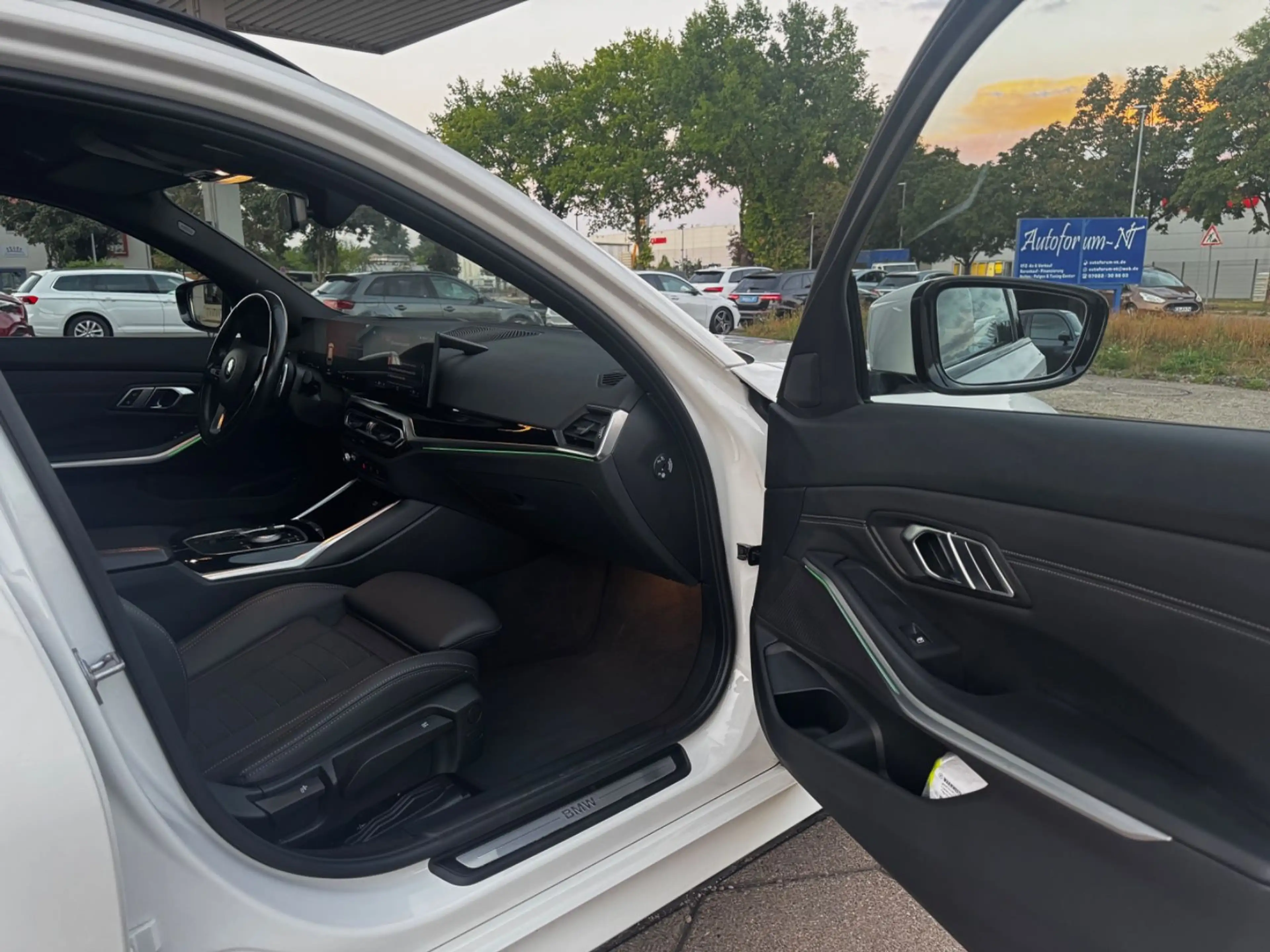 BMW 318 d Touring SPORT/HUD/ACC/AKUSTIKGLAS/AHK — photo 9