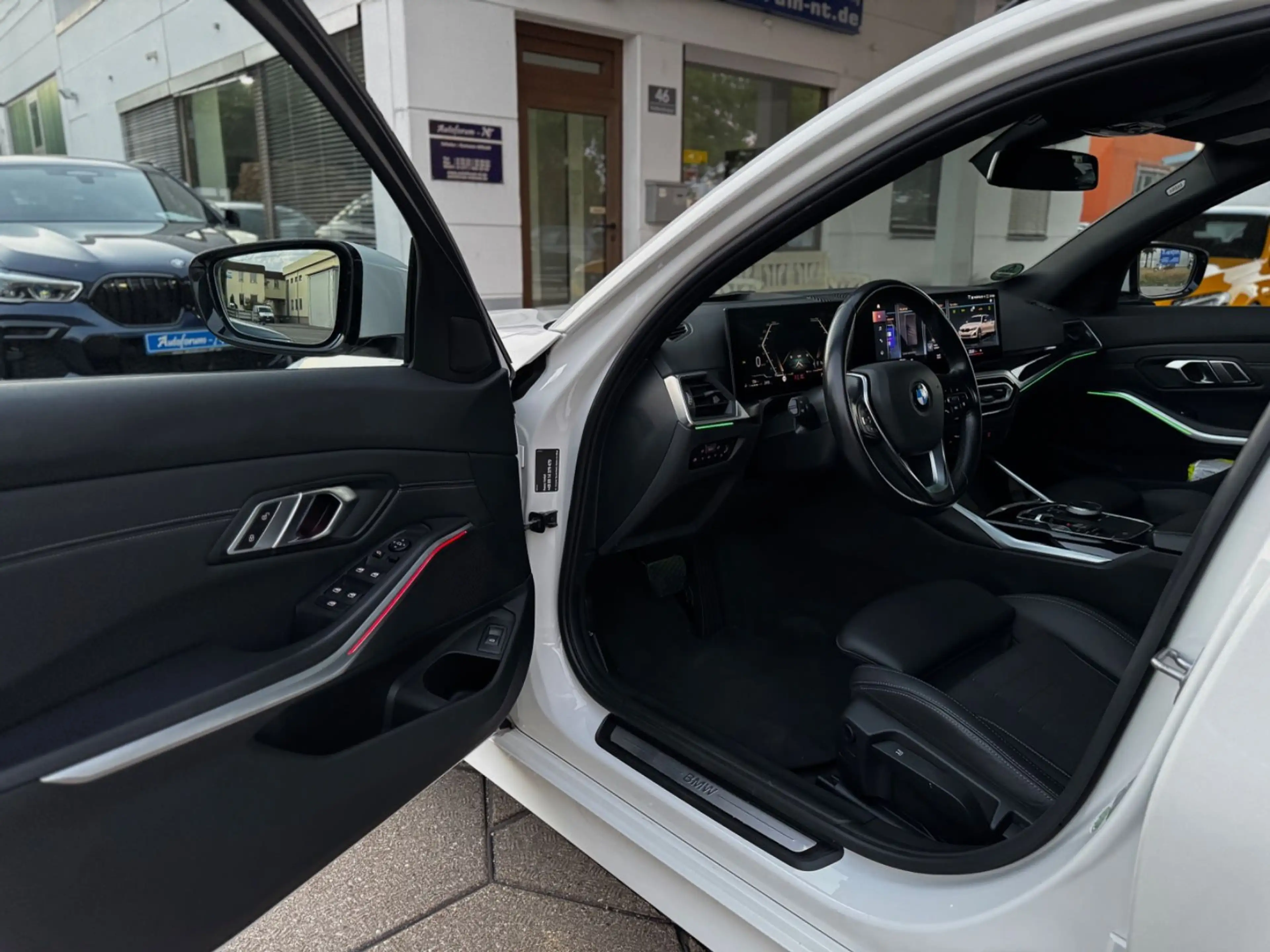 BMW 318 d Touring SPORT/HUD/ACC/AKUSTIKGLAS/AHK — photo 11