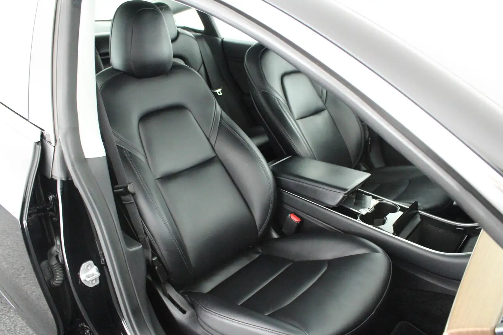 Tesla Model 3 351pk Long Range AWD 75 kWh Trekhaak Panoramadak L Schwarz - 2