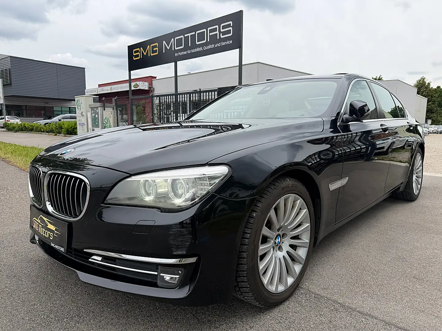 BMW 730 d Aut. SCHIEBEDACH/HEAD UP DISPLAY/SOFT CLOSE/V... Schwarz - 1