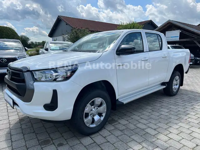 Toyota Hilux 2.8 Double Cab 4x4*Klima*APP*SHZ*Tempomat*