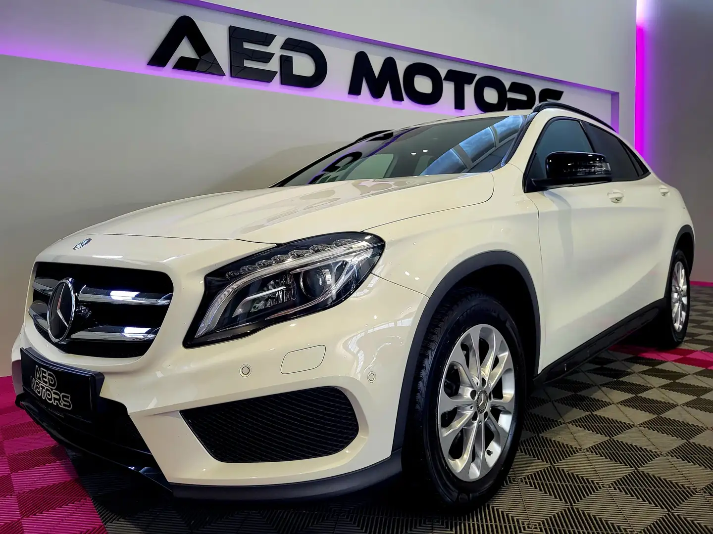 Mercedes-Benz GLA 200 GLA 200 CDI / d 4Matic AMG LINE 2143ccm Blanc - 1