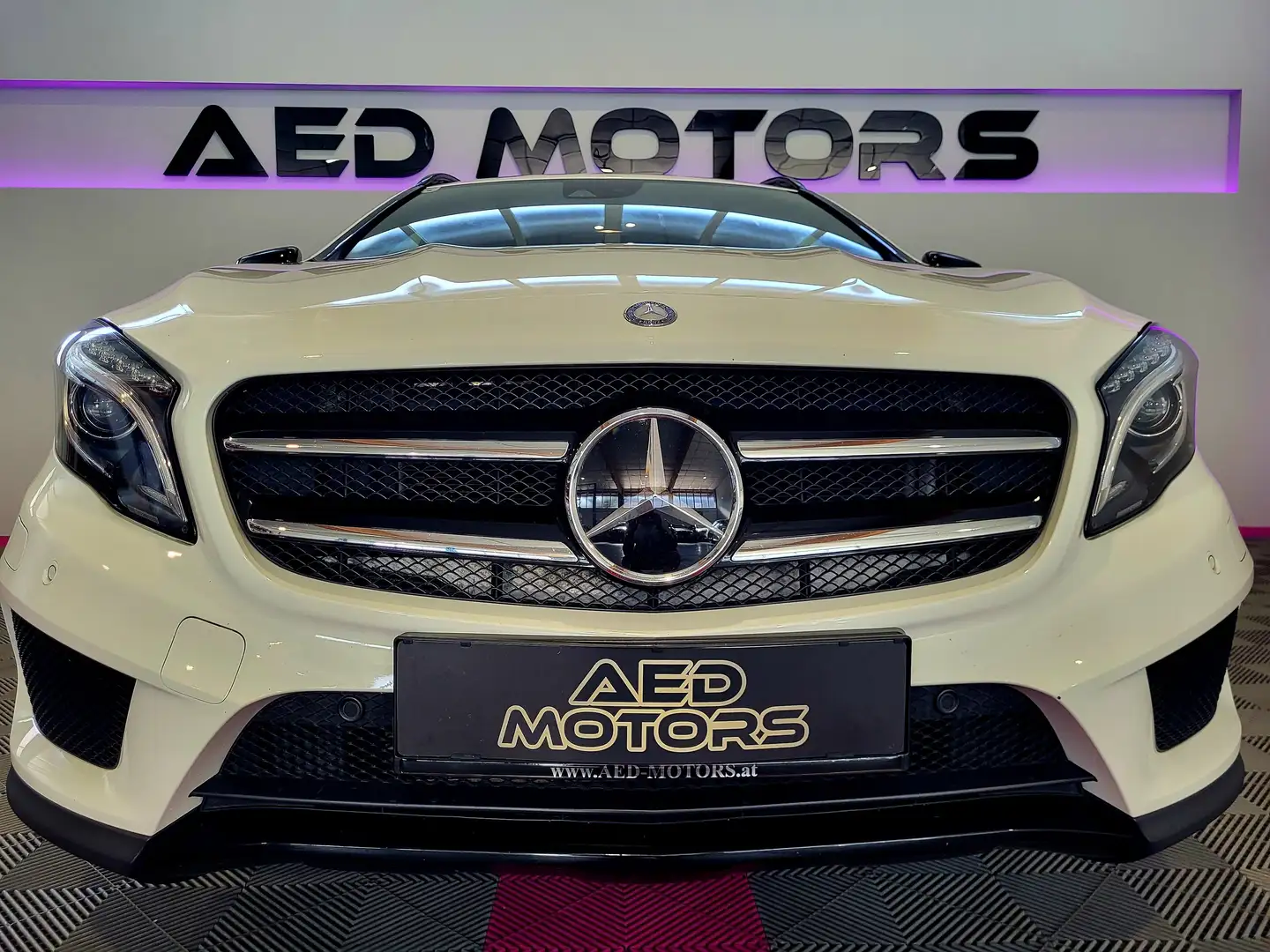 Mercedes-Benz GLA 200 GLA 200 CDI / d 4Matic AMG LINE 2143ccm Blanc - 2