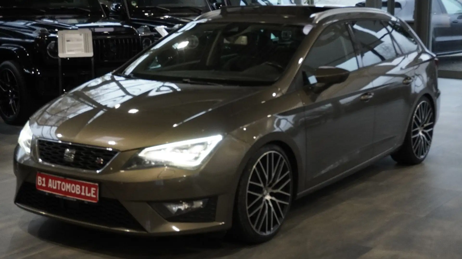 SEAT Leon ST FR*ACC*PANO*NAVI* Braun - 1