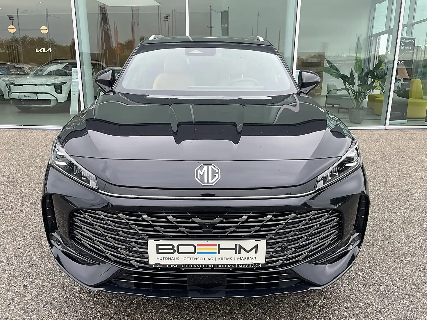 MG HS PHEV+ Luxury 21,4kWh Aut. Schwarz - 2