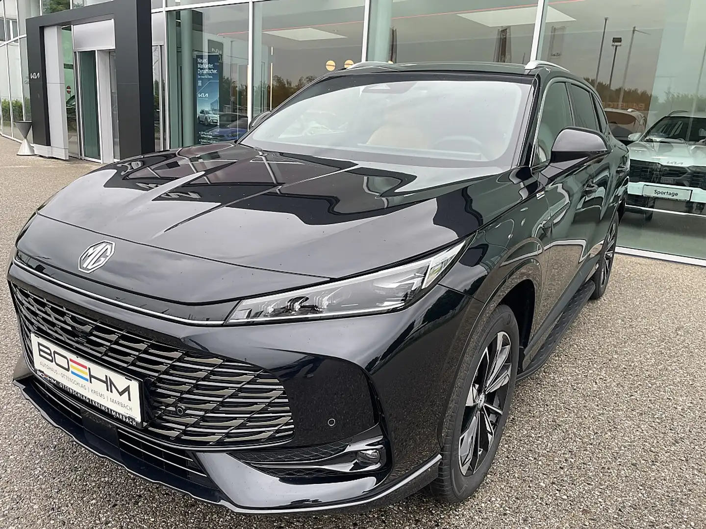 MG HS PHEV+ Luxury 21,4kWh Aut. Schwarz - 1