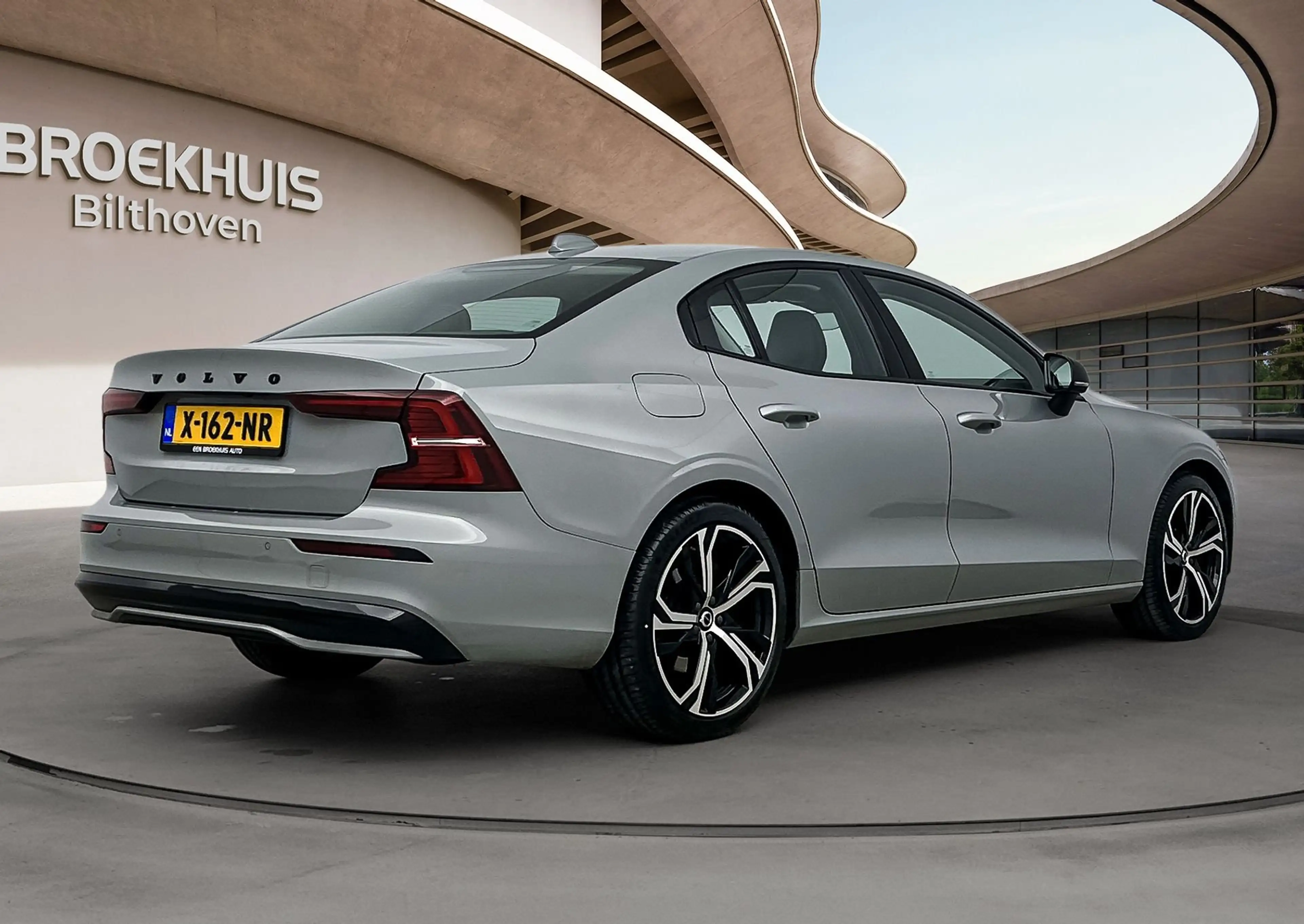 Volvo S60 2.0 B4 Plus Dark | PDC V+A en Camera | Adaptive Cr — photo 3