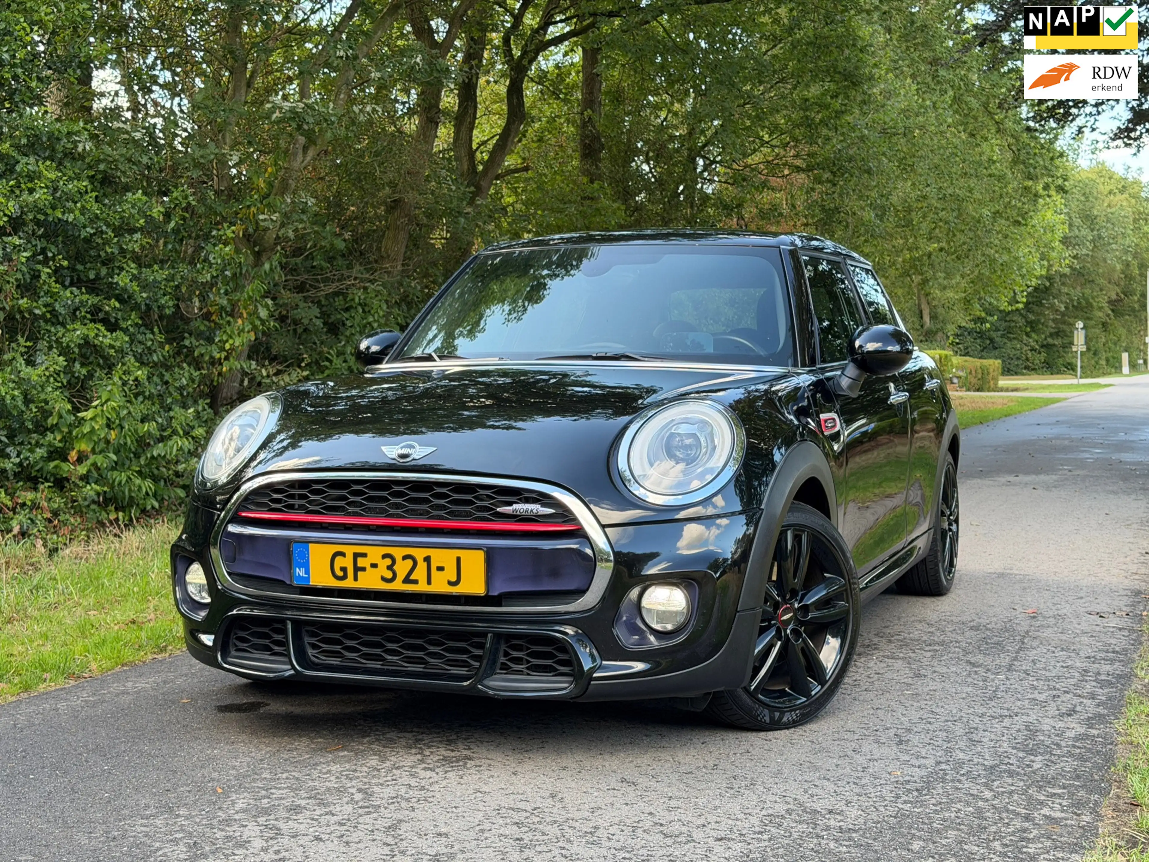 MINI John Cooper Works 5-Deurs 1.5 | JCW Uitvoering + Head-Up + Keyless N