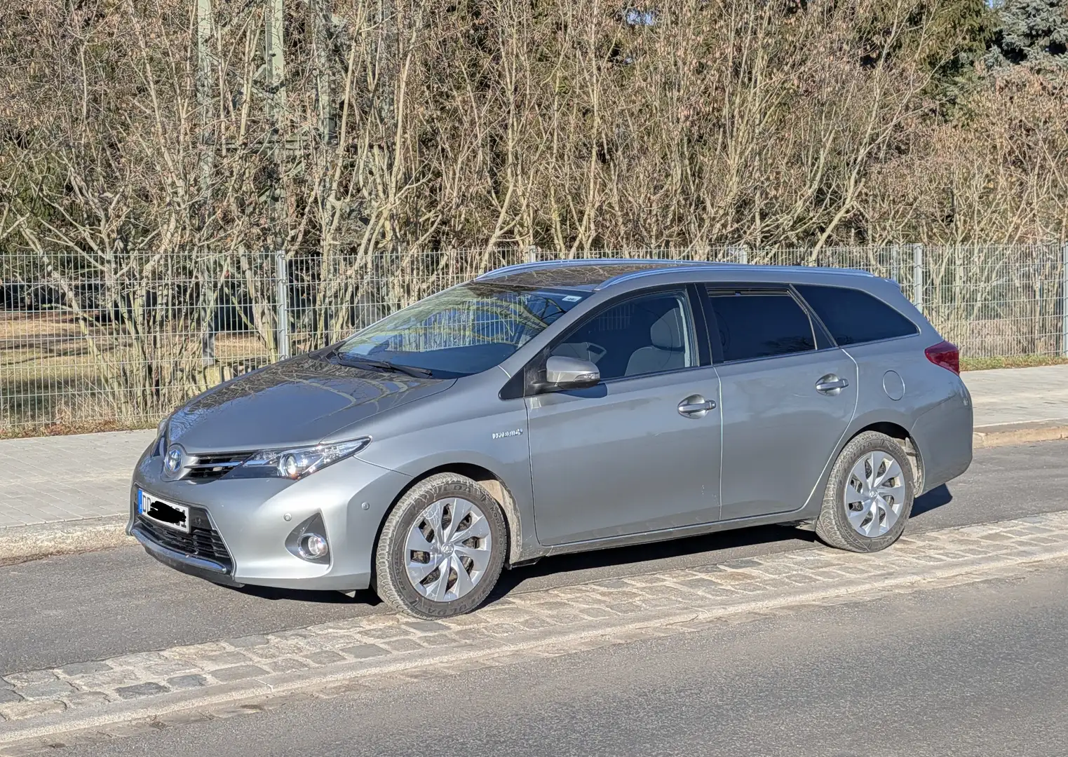 Toyota Auris Auris 1.8 VVT-i Hybrid Automatik Touring Sports Edition Silber - 1
