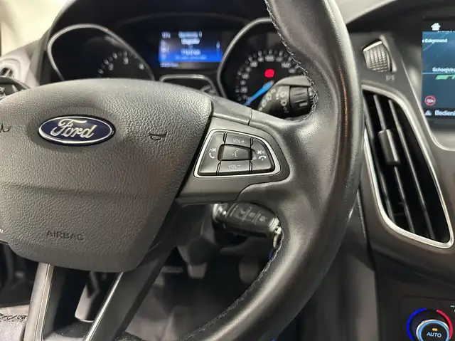 Ford Focus view 20