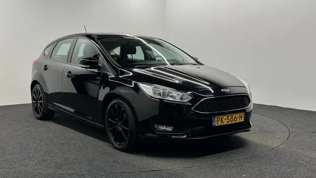 Ford Focus view 3