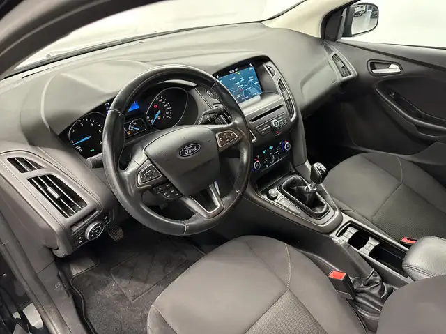 Ford Focus view 15
