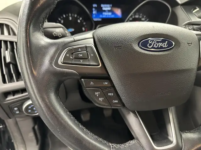 Ford Focus view 19