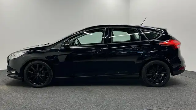 Ford Focus view 8
