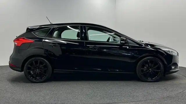Ford Focus view 9