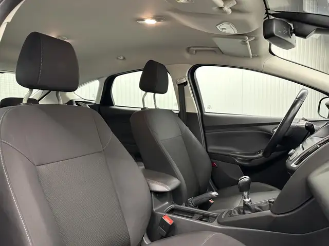 Ford Focus view 13