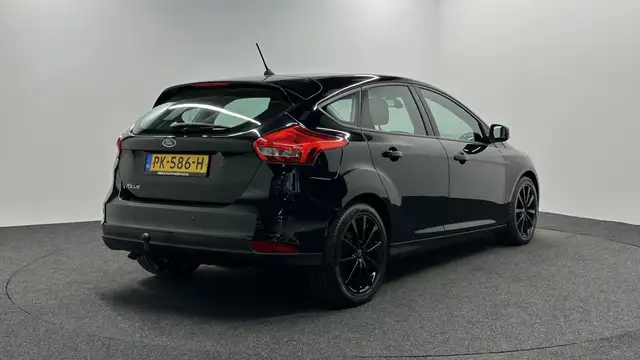 Ford Focus view 5