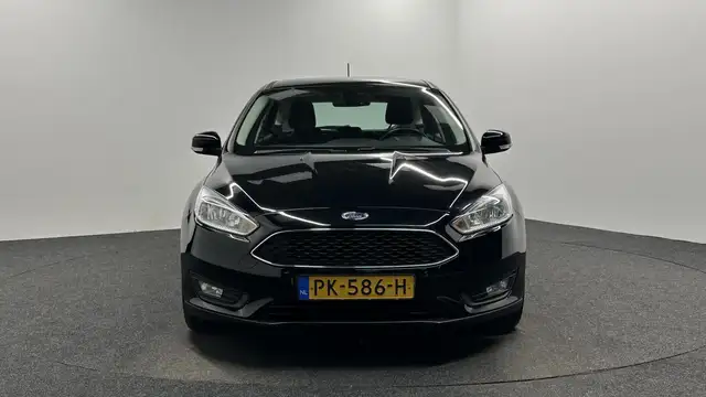 Ford Focus view 6