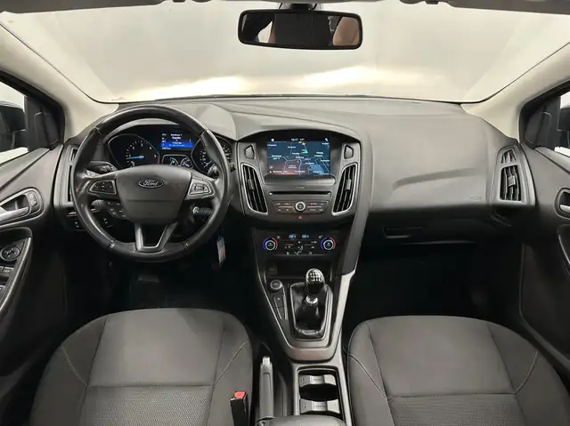 Ford Focus view 2