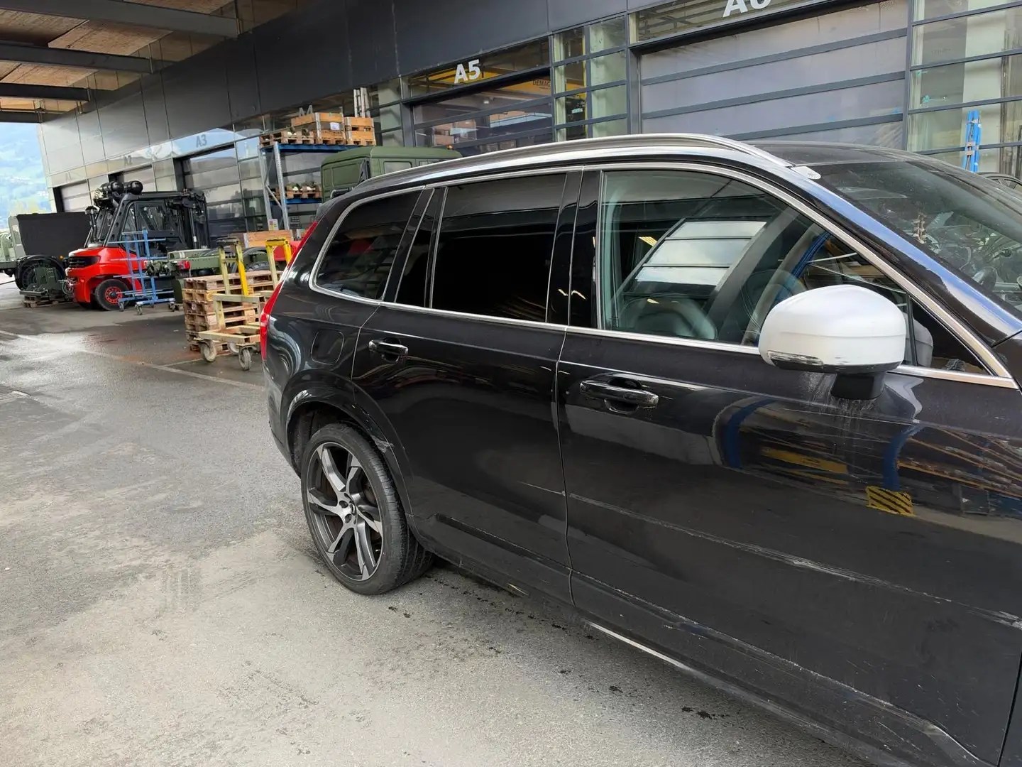 Volvo XC90 D5 AWD R-Design - 1