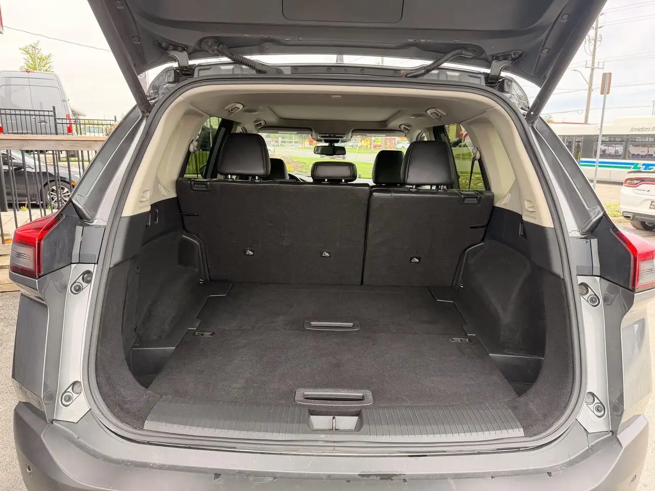 Nissan Rogue снимка Nissan Rogue