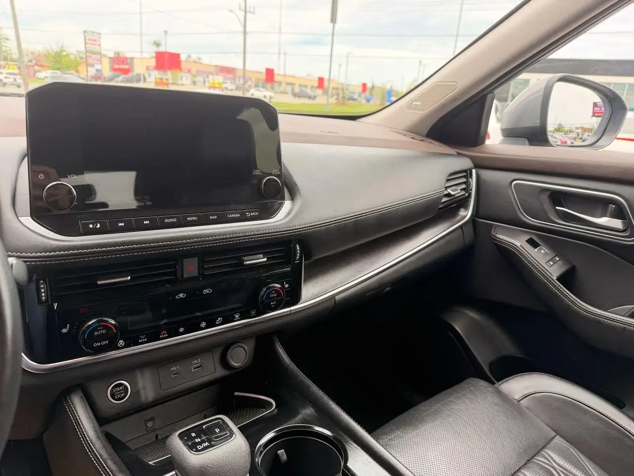 Nissan Rogue снимка Nissan Rogue