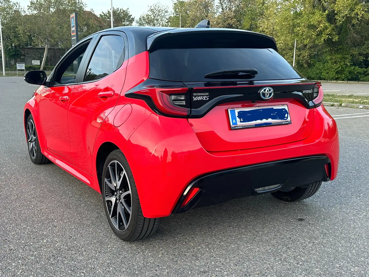 Toyota Yaris Yaris 1,5 VVT-i Hybrid Style Style Rot - 2