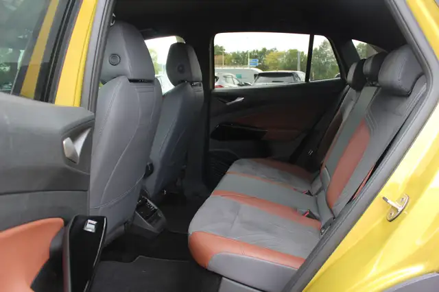 Volkswagen ID.4 view 11