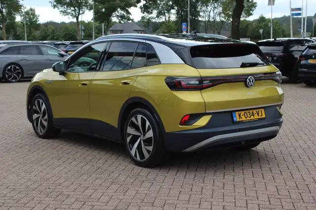 Volkswagen ID.4 view 3