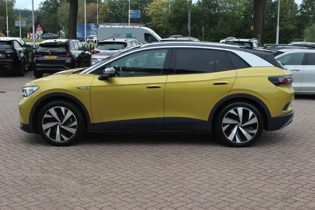 Volkswagen ID.4 view 8