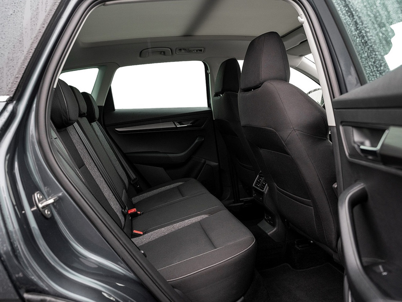 Skoda Karoq 2.0 TDI Drive 4x4 DSG AHK PANO Kam Navi — photo 4