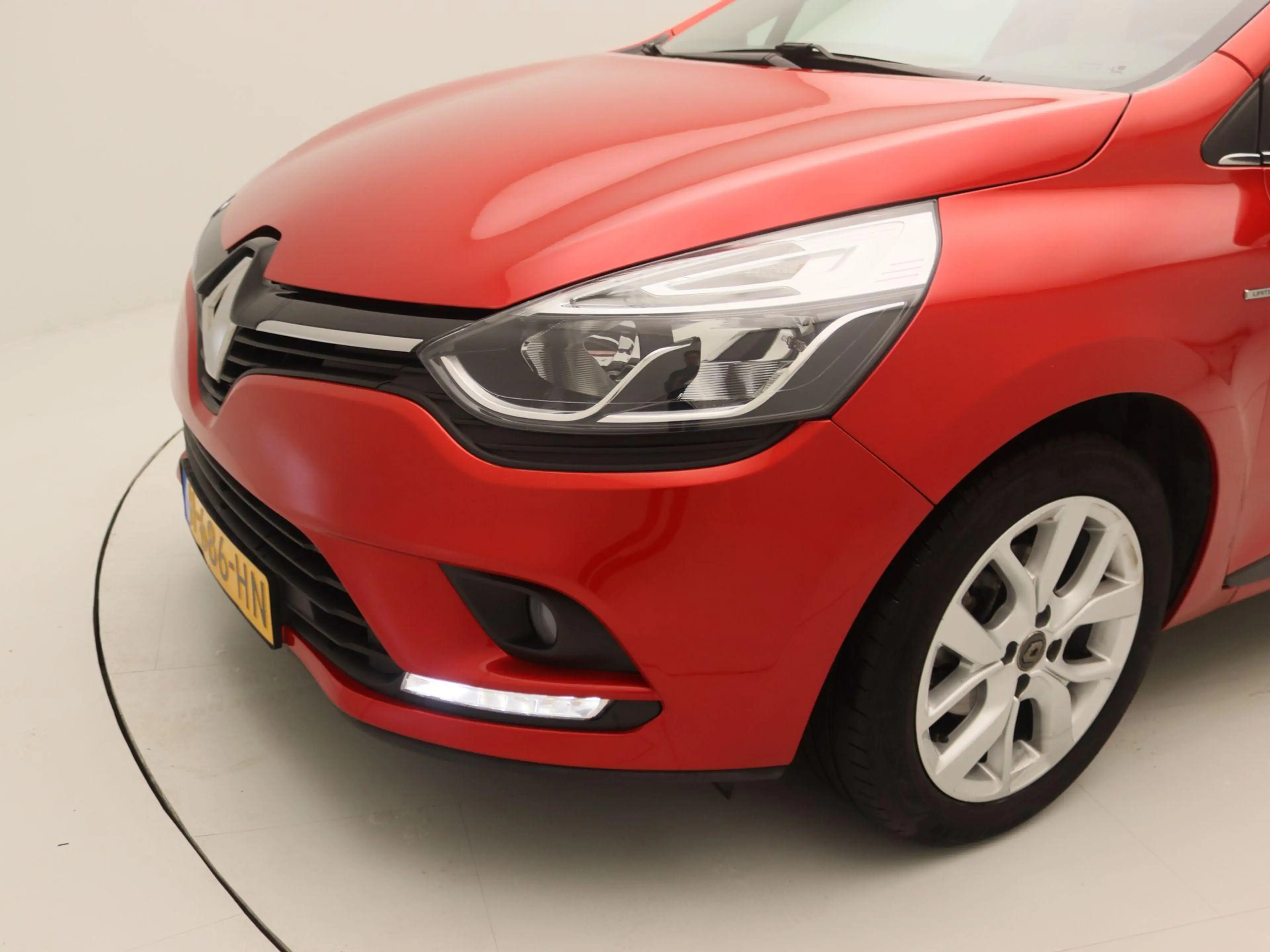 Renault Clio Estate TCe 90 Limited | Medianav incl. Apple CarPl — photo 14