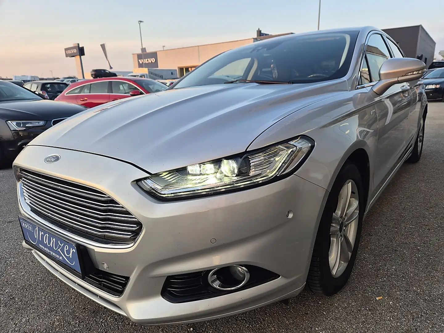 Ford Mondeo Titanium 2,0 TDCi Schwarz - 2